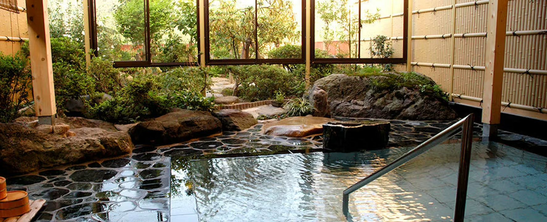 庭園露天風呂 - 四季彩の湯